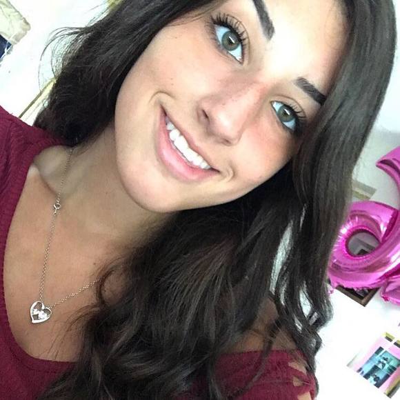 Meet your Posher, Christina - Picture 1 of 1